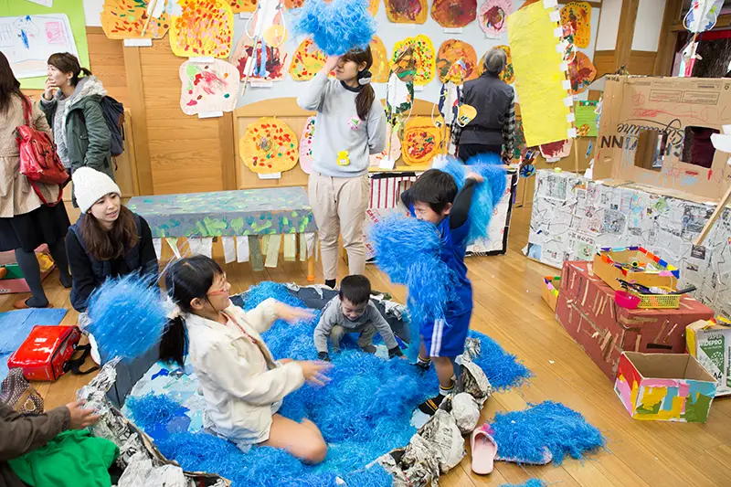お城のお池は小学生にも人気！