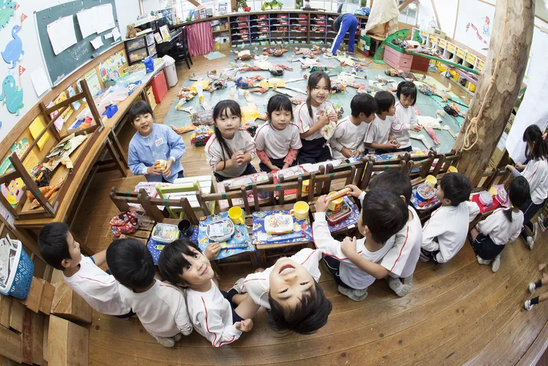 強いターザンになるために、おべんとうももりもり食べるよ